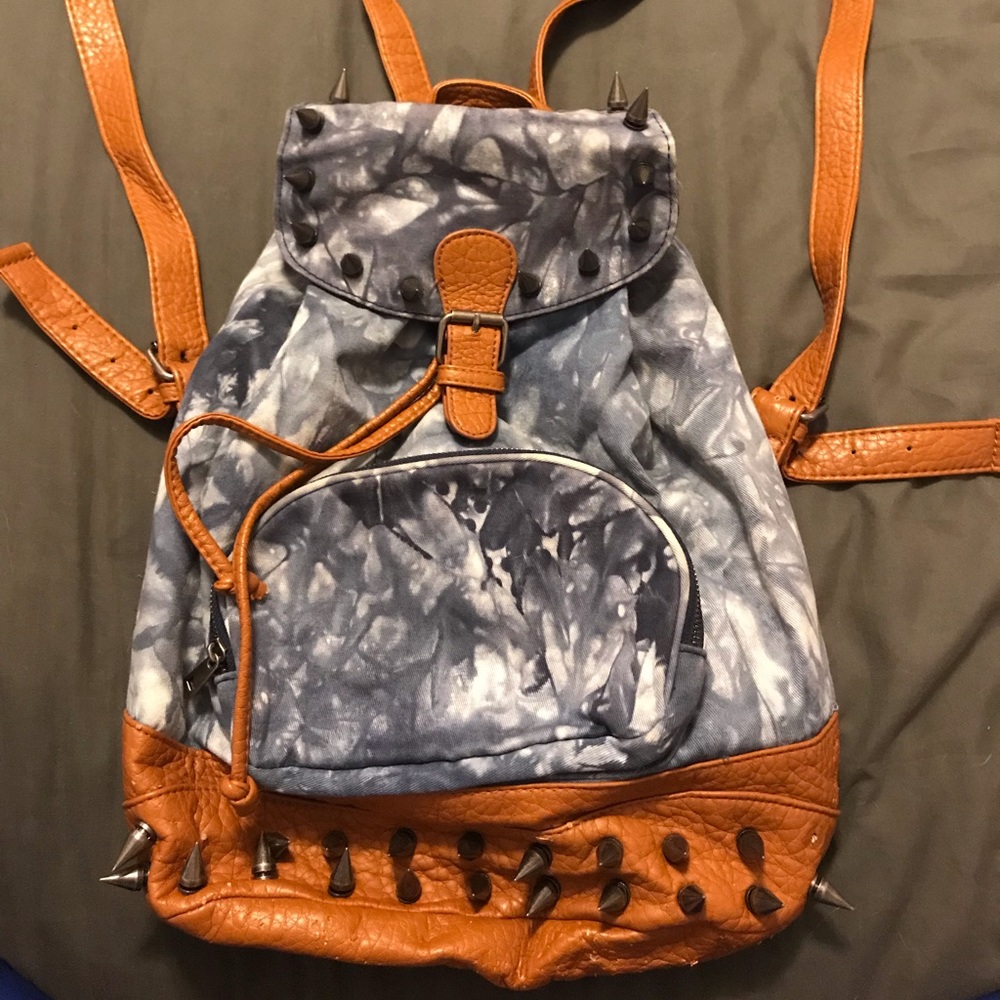 Backpack - Picture 1 of 3